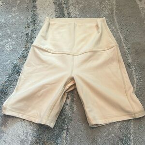Lululemon align 6 in shorts buttercream yellow
